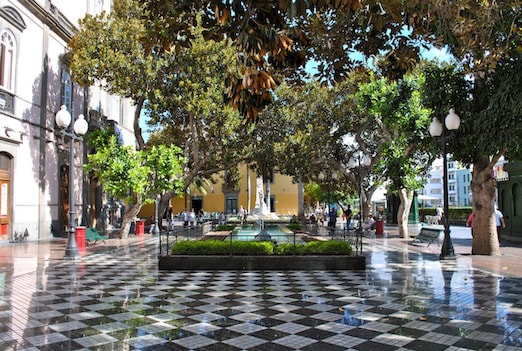 Shady plaza in Las Palmas de Gran Canaria.jpg
