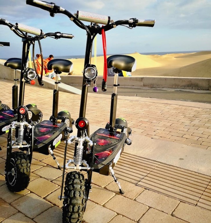 Gran Canaria night tour on e-scooter.jpg