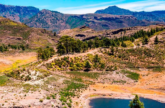 Valleys and dams helicopter tour.jpg
