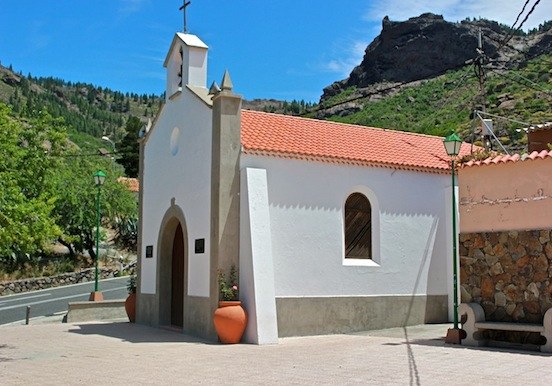 Small church en route jeep safari tour