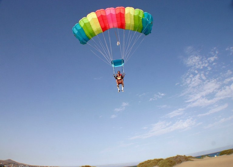 Tandem skydiving Gran Canaria.jpg