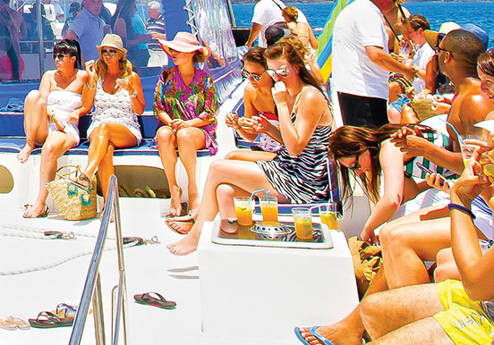 open bar on Papagayo sailboat
