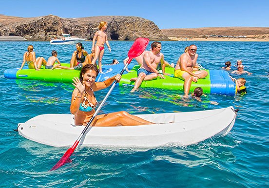 enjoy the Papagayo bay under the sun in kayak and floating mattress