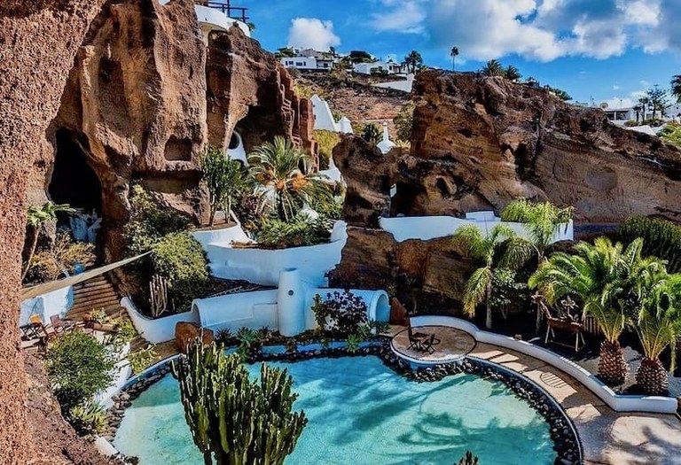 Amazing architecture in Lagomar Lanzarote.jpg
