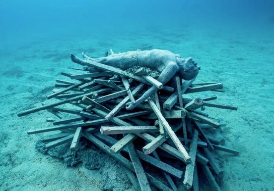 Diving in Lanzarote sculture museum.jpg