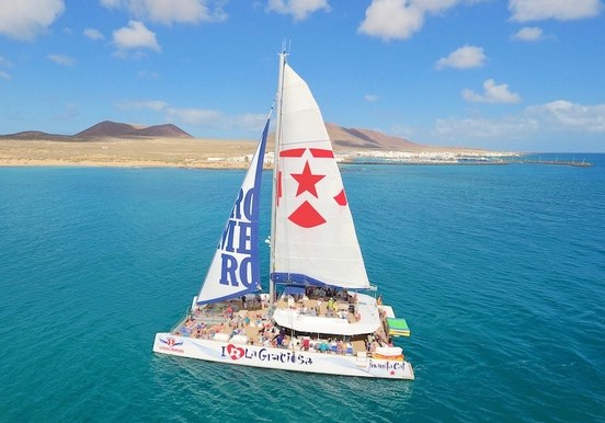 Catamaran sailing La Graciosa.jpg