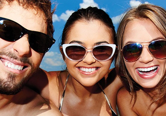 have fun in the Papagayo beach with friends