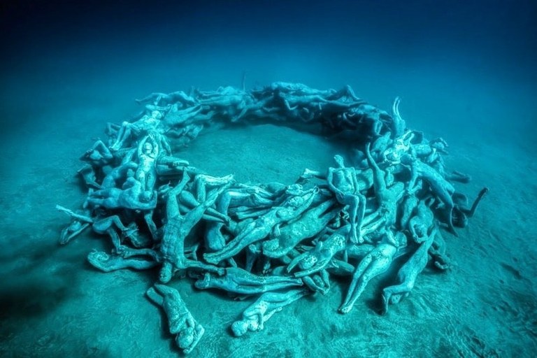 Dive in underwater musuem Lanzarote.jpg