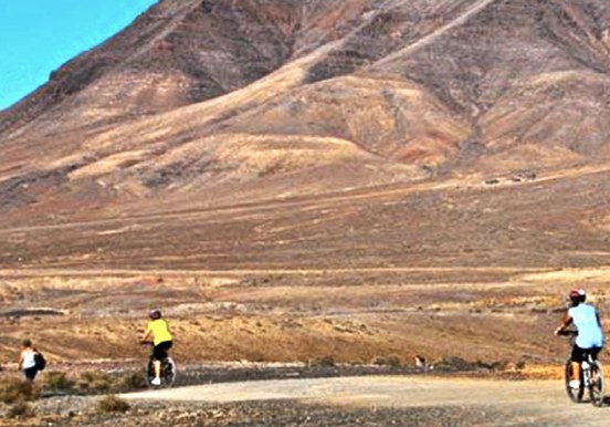 mountain bike tour through Lanzarote volcanic landscapes