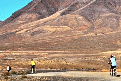 mountain bike tour through Lanzarote volcanic landscapes