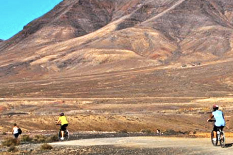 mountain bike tour through Lanzarote volcanic landscapes