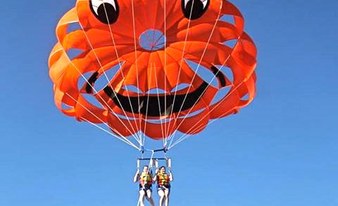 Parasailing in Playa Blanca 10 mins