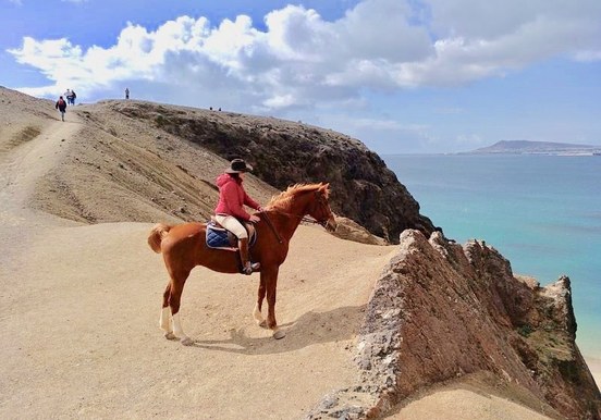 Horse riding Lazarote ajache papagayo.jpg