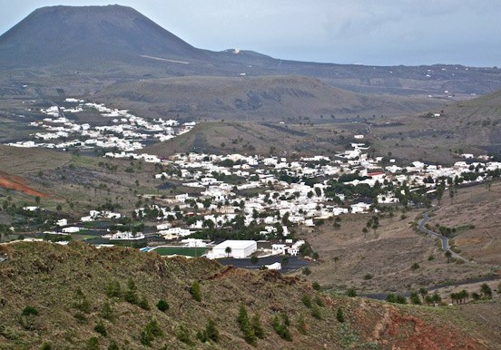 see Valle de Mil Palmeras via Lanzarote safari tour