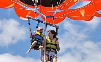 Parasailing in Puerto del Carmen 10 mins