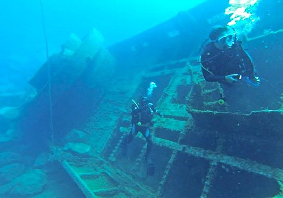 discover wrecks underwater via diving in Lanzarote