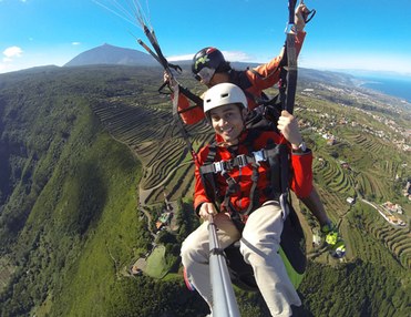 Paragliding/ paratrike