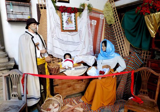 see Canarian costumes in Tenerife island tour