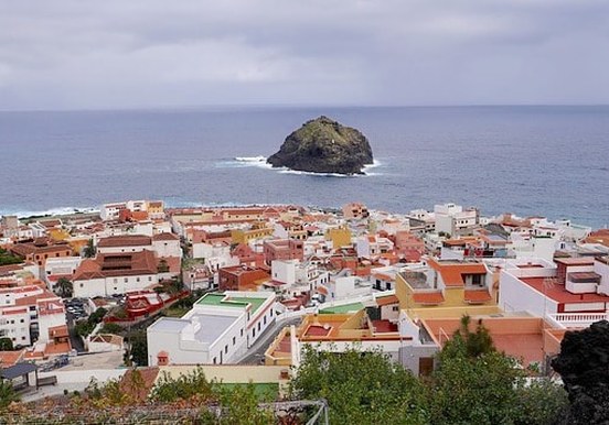Paraglide over La Vega and Garachico.jpg