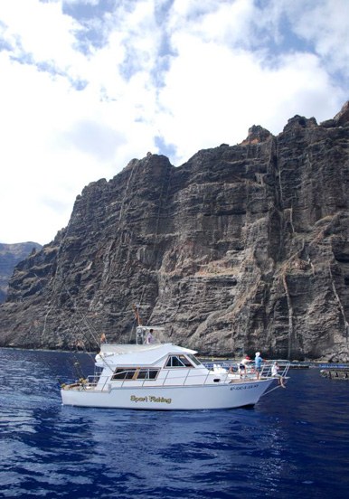 Fishing amidst beautiful settings of Los Gigantes.jpg