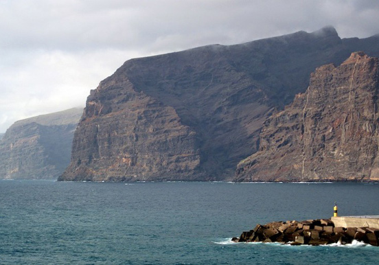 Los Gigantes view from afar.jpg