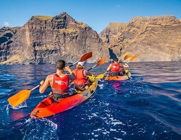 Sea kayaking in Los Gigantes