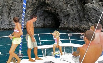 Catamaran 2 hours tour (includes whale watching)