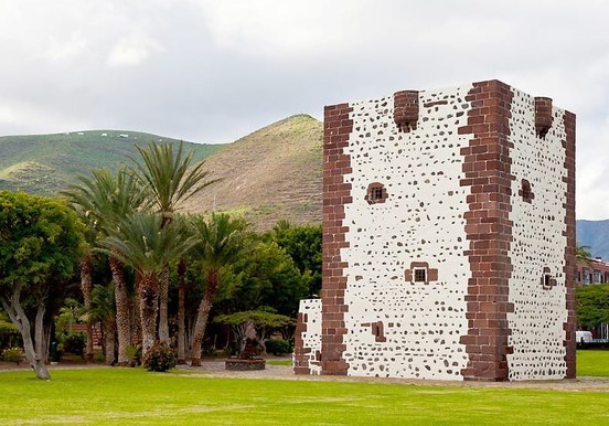 Torre de Conde towel in San Sebastian.jpg
