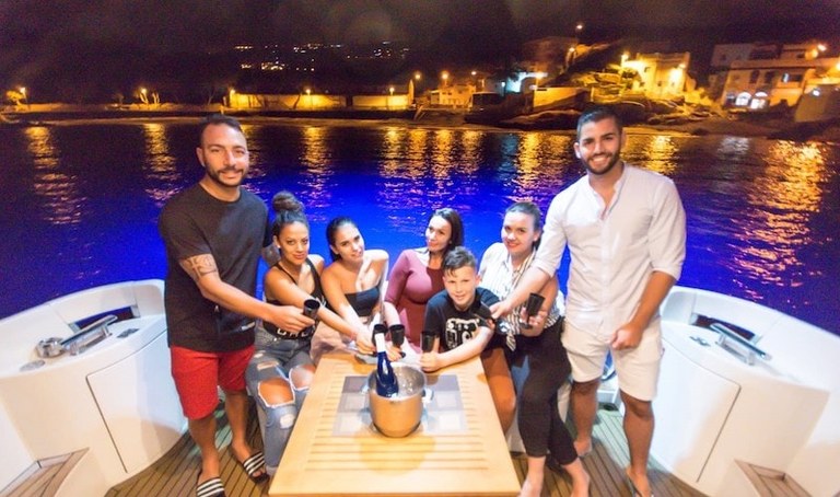 Poker yacht night-min.JPG