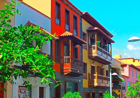 colorful Calle Zamora in Puerto de la Cruz