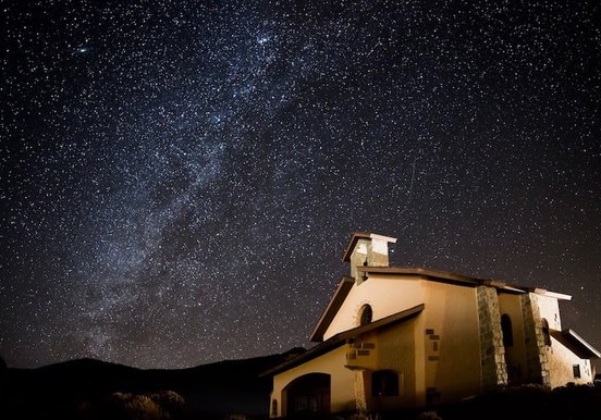 Night sky on Teide Ermita de las Nieves.jpg