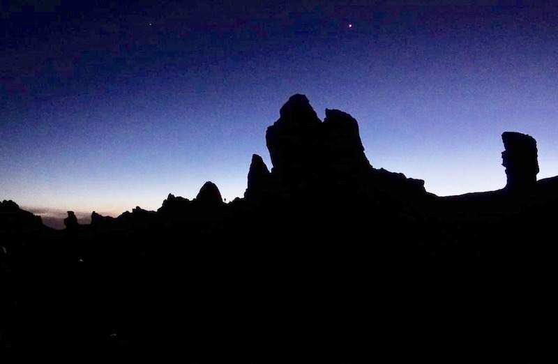 Night view of Rock formation on Teide.jpg