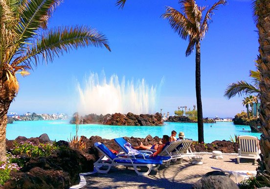 Lago Martianez in summer