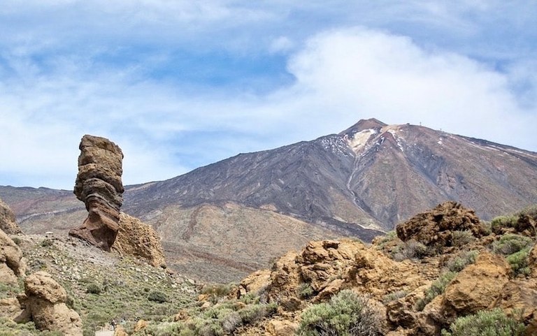 Roques Garcia of Teide Tenerife.jpg