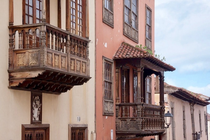 Canarian houses with wooden balcony.jpg
