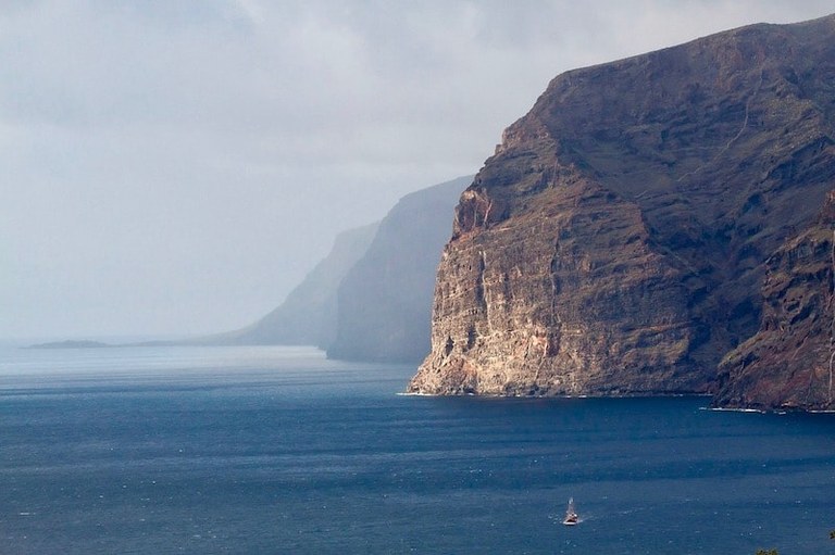 Los Gigantes cliffs Tenerife.jpg