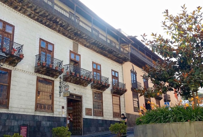 Bus tour casa de los balcones.jpg
