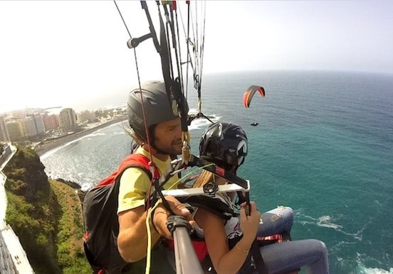 Paragliding tandem in Puerto de la Cruz.jpg