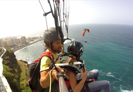 Paragliding tandem in Puerto de la Cruz.jpg