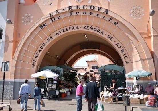 Señora del Africa market in Santa Cruz.jpeg