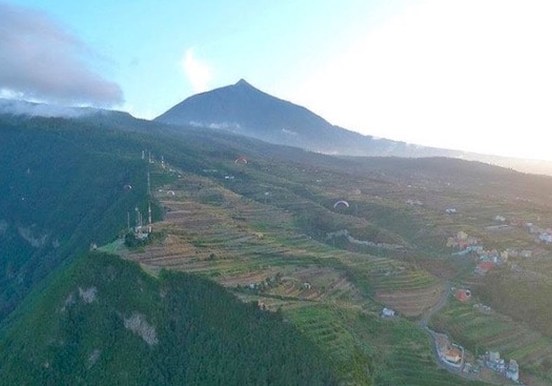 Unobstruct view of Teide peak.jpg