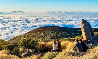 Teide By Night Bus Tour with Stargazing, Dinner and Cava (English)