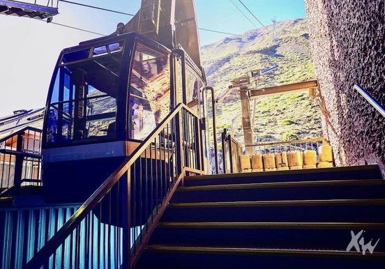 Cable car ride on Teide.jpg