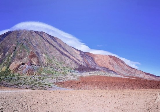 Pico Teide covered by the snow.jpg