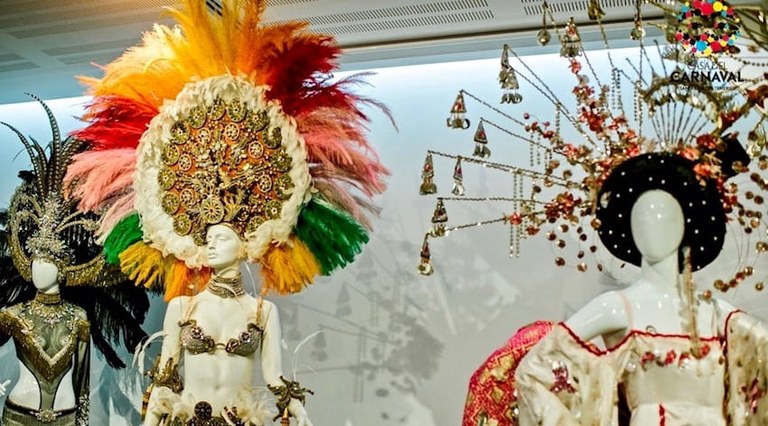 Free entrance to House of Carnaval with cityview bus.jpg