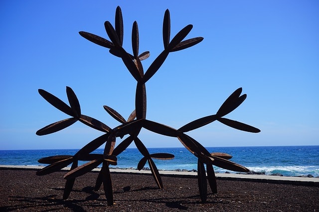 Metal sculpture at waterfront of Arona region.jpg