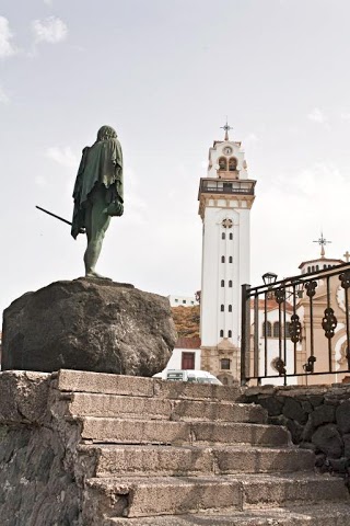 Guanche statue overooking the plaza of Candelaria